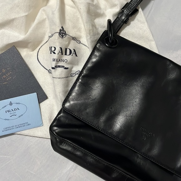 AUTHENTIC PRADA BLACK LEATHER SHOULDER BAG - Picture 2 of 11